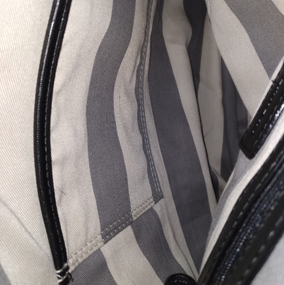 Kate Landry - Picture 3 of 7